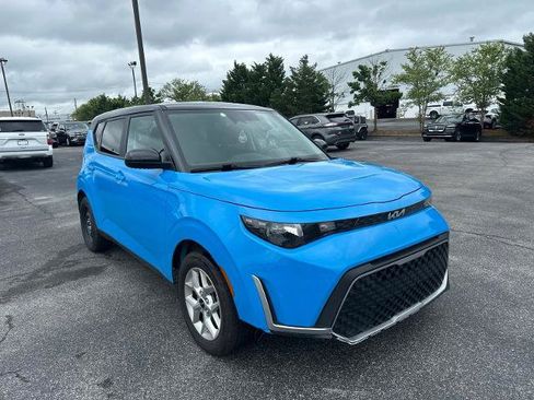 Used 2024 Kia Soul S FWD image 2