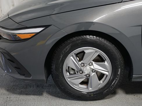 Used 2024 Hyundai Elantra SE image 5