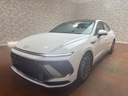 New 2026 Hyundai Sonata Limited FWD image 3