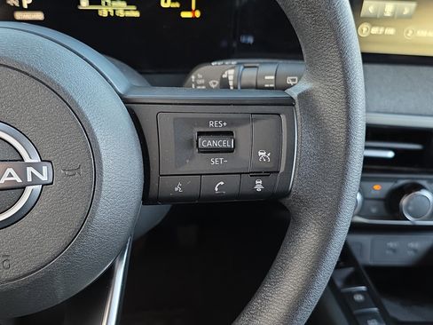 Used 2025 Nissan Kicks SV image 15