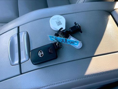 Used 2019 Toyota Highlander XLE image 11