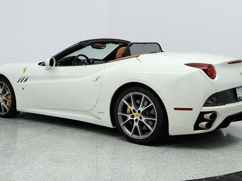 Used 2014 Ferrari California image 3