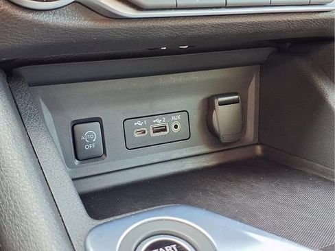 Used 2025 Nissan Sentra SV FWD image 9