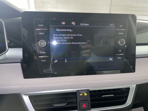 Used 2025 Volkswagen Taos SE FWD image 18