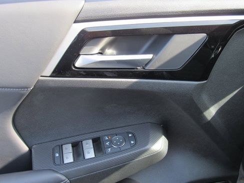 New 2025 Mitsubishi Outlander SE image 10