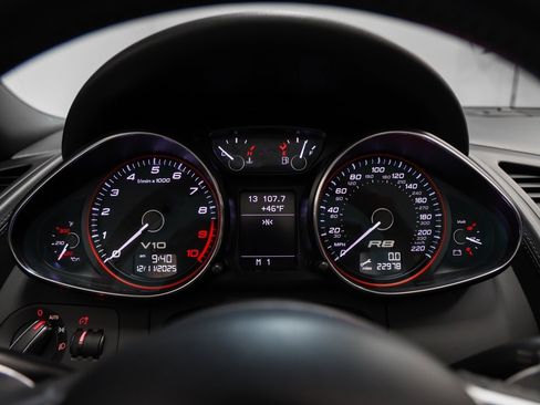 Used 2011 Audi R8 V10 image 42