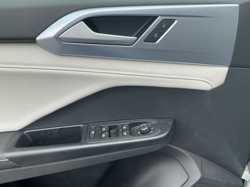 New 2026 Volkswagen Taos SE AWD/4WD image 10