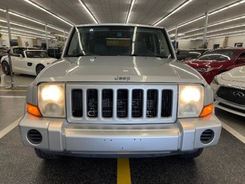 Used 2006 Jeep Commander 4WD image 2