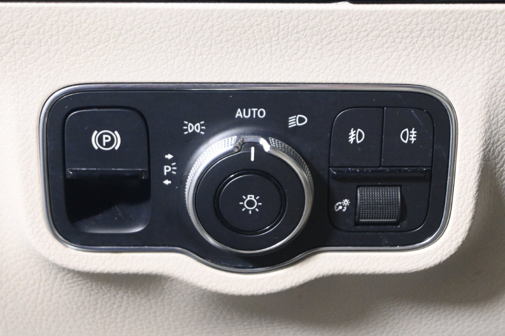 Used 2021 Mercedes-Benz GLA 250 4MATIC image 29