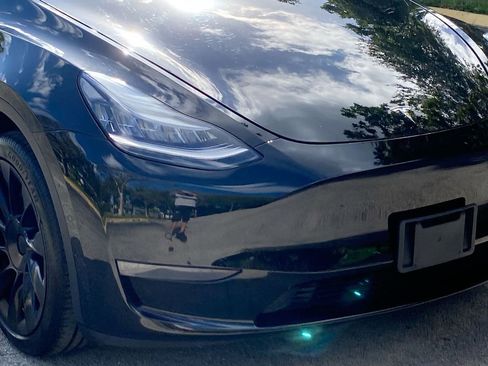 Used 2021 Tesla Model Y Long Range image 18