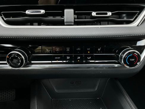 Used 2025 Chevrolet Equinox LT image 24