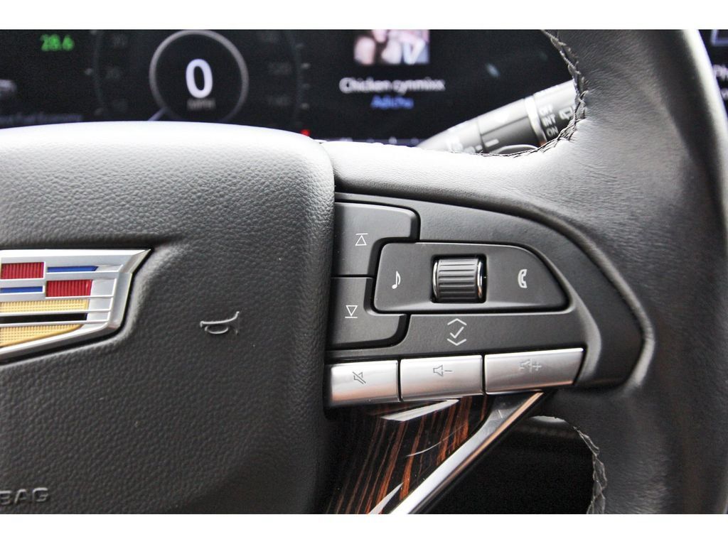 Used 2024 Cadillac Escalade ESV Luxury RWD image 17