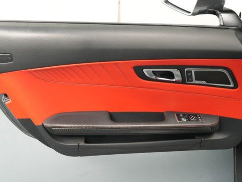 Used 2018 Mercedes-Benz AMG GT Roadster image 34