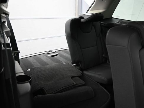 Used 2025 Volvo XC90 B5 Plus image 14