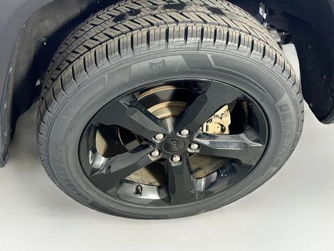 Used 2023 Jeep Grand Cherokee Altitude AWD/4WD image 30