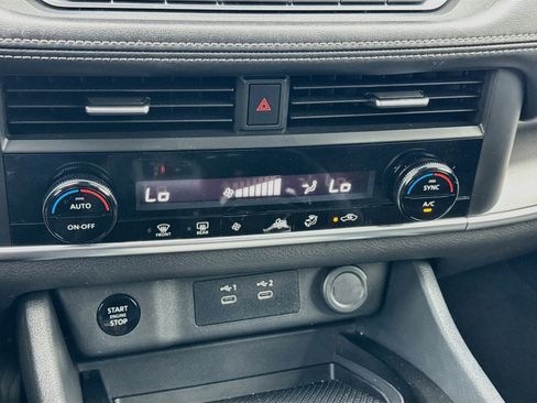 Used 2025 Nissan Rogue SV FWD image 12