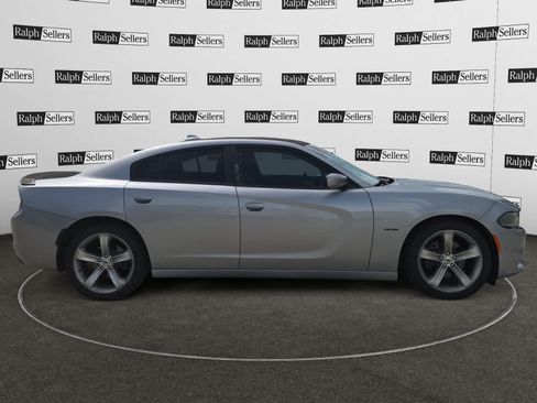 Used 2018 Dodge Charger R/T RWD image 7