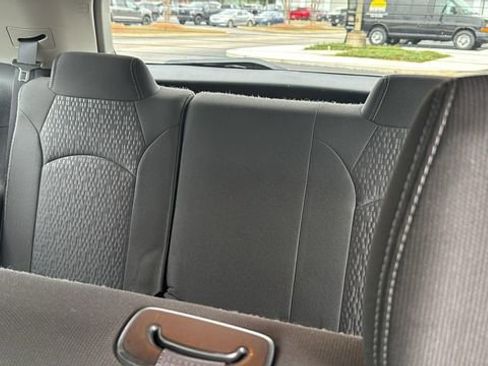 Used 2015 GMC Acadia SLE image 24