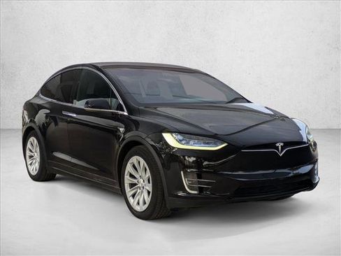 Used 2018 Tesla Model X 75D image 3