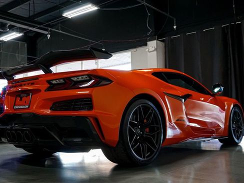 Used 2025 Chevrolet Corvette Z06 w/ Z07 Performance Package image 6