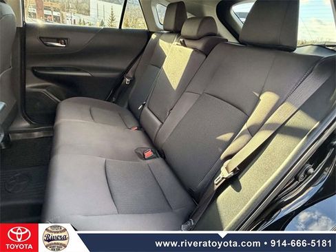 Used 2022 Toyota Venza LE image 16