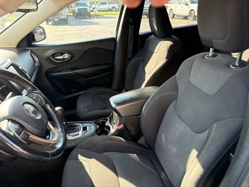 Used 2015 Jeep Cherokee Latitude w/ Cold Weather Group image 13