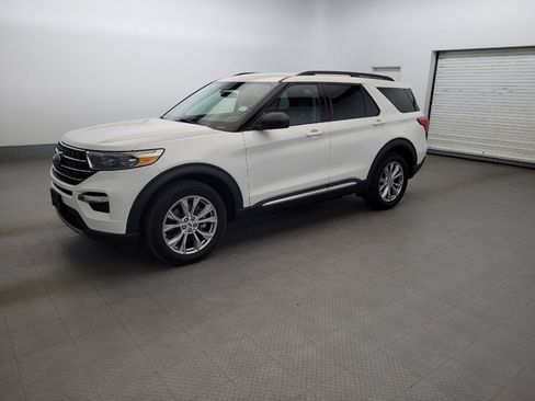 Used 2021 Ford Explorer XLT w/ Equipment Group 202A AWD/4WD image 2