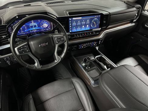 Used 2025 Chevrolet Silverado 1500 LT Trail Boss w/ LT Trail Boss Premium Package AWD/4WD image 13
