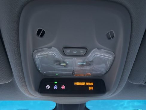 Used 2020 Chevrolet Bolt Premier w/ Infotainment Package image 30