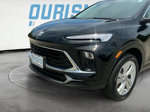 Used 2025 Buick Encore GX Preferred AWD/4WD image 21