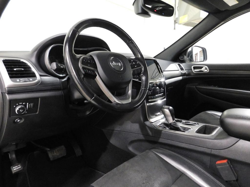 Used 2020 Jeep Grand Cherokee Altitude AWD/4WD image 25