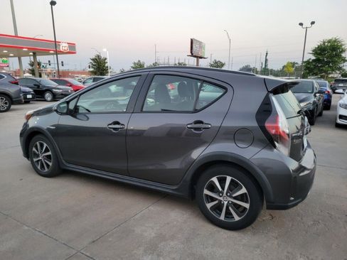 Used 2018 Toyota Prius C Two image 5