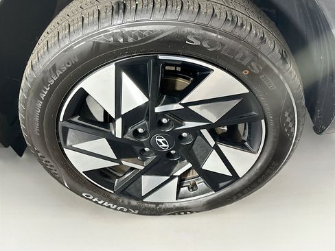 Used 2025 Hyundai Kona SEL image 11