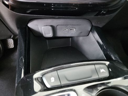 Certified 2024 Chevrolet Trax LT image 30