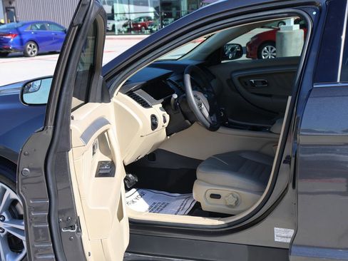 Used 2019 Ford Taurus SE image 27