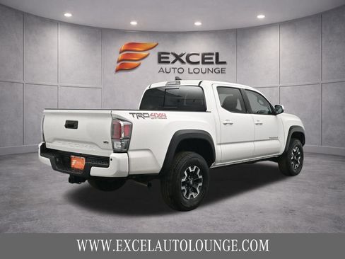 Used 2023 Toyota Tacoma TRD Off-Road w/ Technology Package AWD/4WD image 9