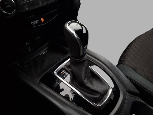 Used 2017 Nissan Rogue S w/ S Appearance Package image 5