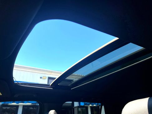 Used 2021 Ford Expedition XLT image 22