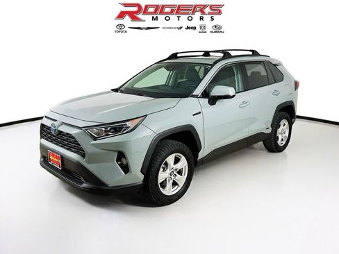 Used 2021 Toyota RAV4 XLE w/ Convenience Package AWD/4WD image 3