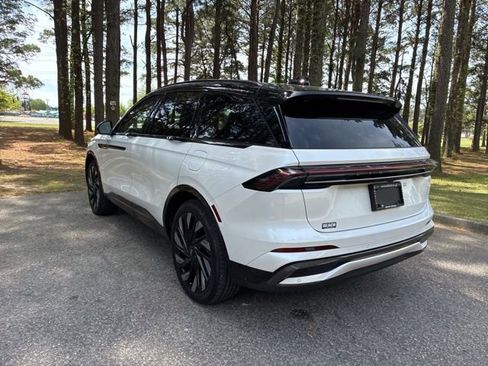 Used 2025 Lincoln Nautilus Reserve w/ Jet Appearance Package image 5