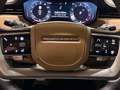 Used 2025 Land Rover Range Rover SE image 18