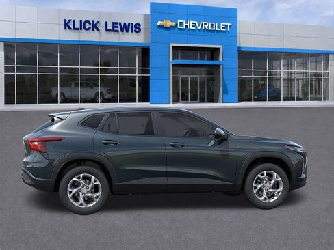 New 2026 Chevrolet Trax LS w/ LS Convenience Package FWD image 5