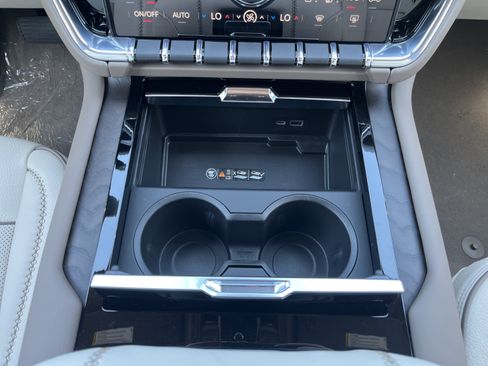 New 2026 GMC Yukon Denali w/ Sun & Power Step Package AWD/4WD image 29