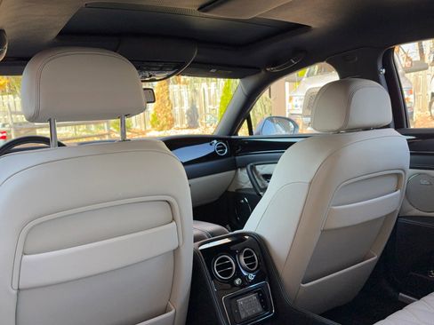 Used 2014 Bentley Flying Spur W12 image 17