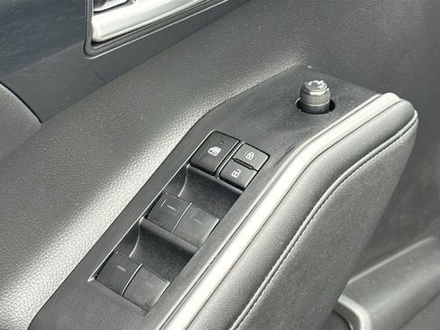 Used 2023 Toyota Highlander L image 8