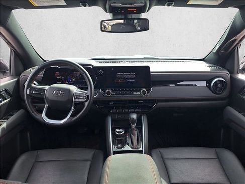 Used 2024 Chevrolet Colorado Z71 w/ Z71 Convenience Package 2 image 16