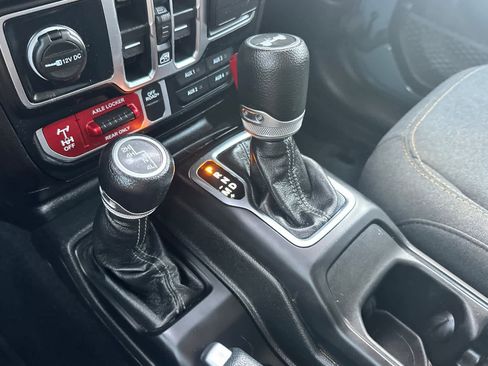 Used 2024 Jeep Wrangler Willys image 21