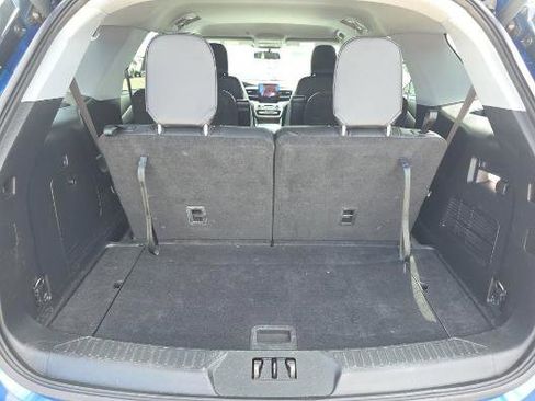 Used 2022 Ford Explorer XLT w/ Equipment Group 202A image 4