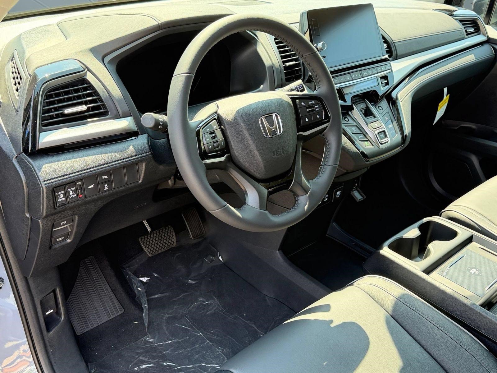 New 2027 Honda Odyssey Touring image 4