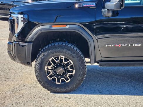 Used 2025 GMC Sierra 2500 AT4X image 5